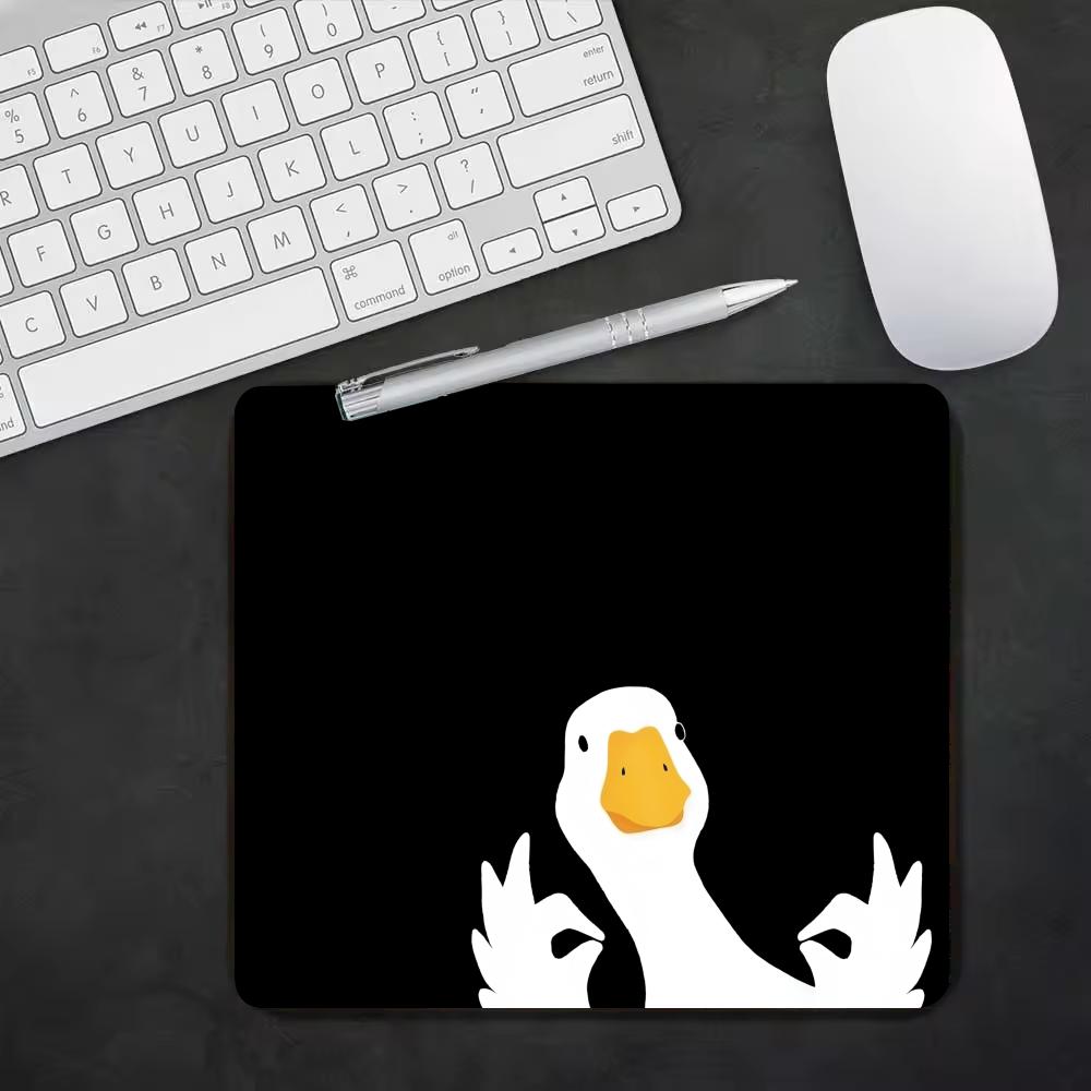 Home Office Background - Cute White Goose Pattern Small Mouse